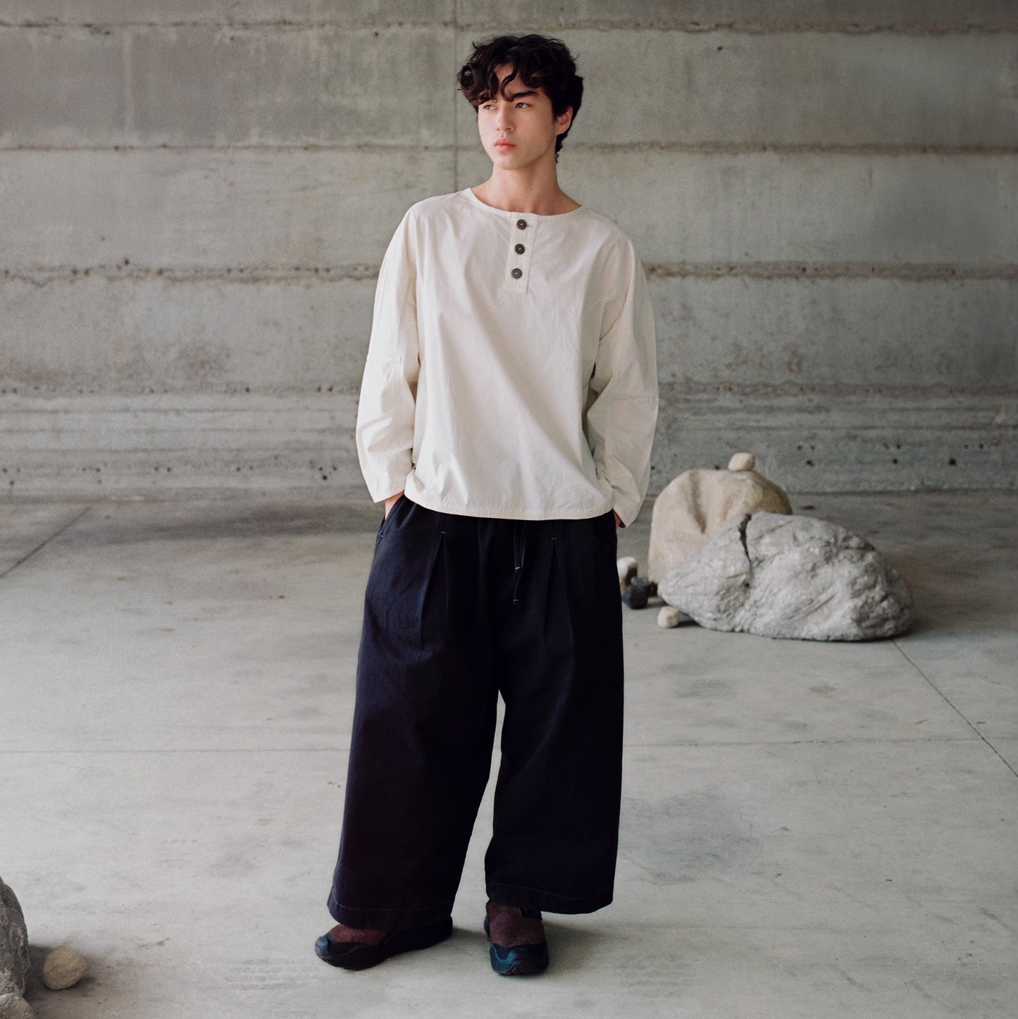 helium pants in black