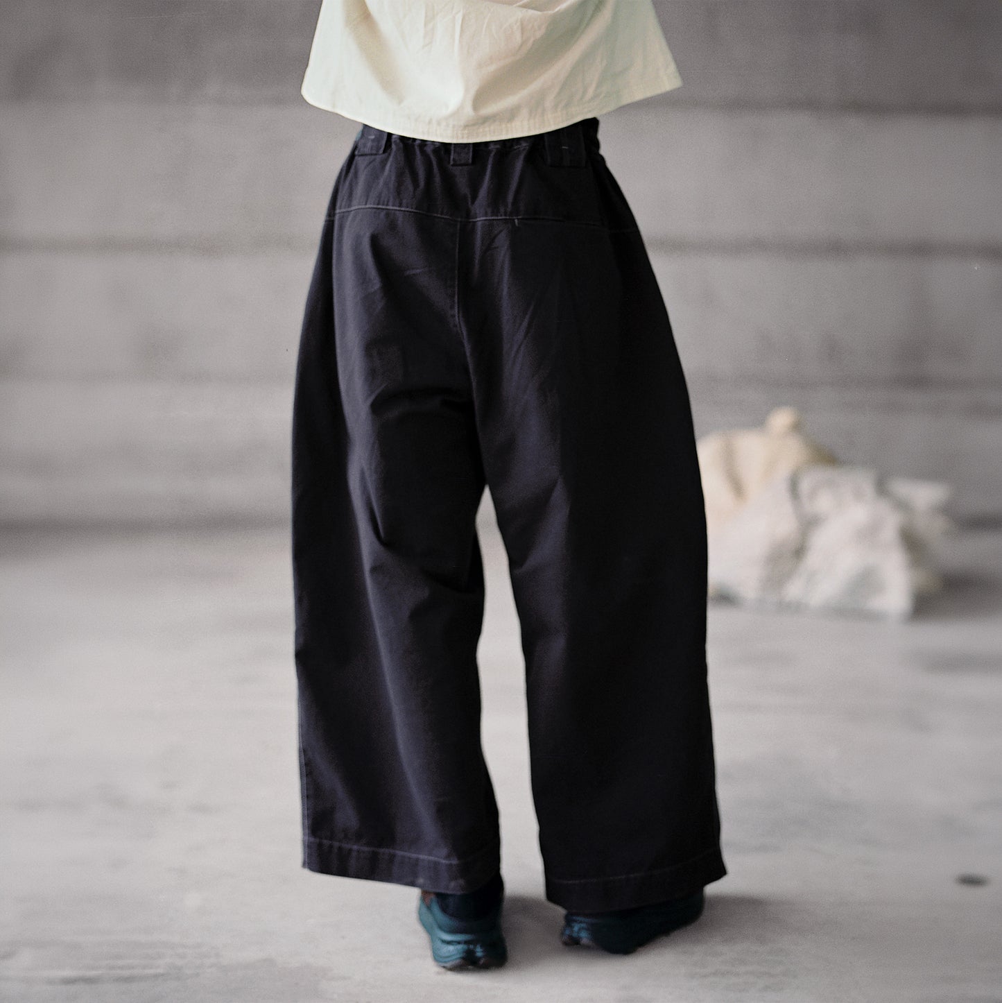 helium pants in black