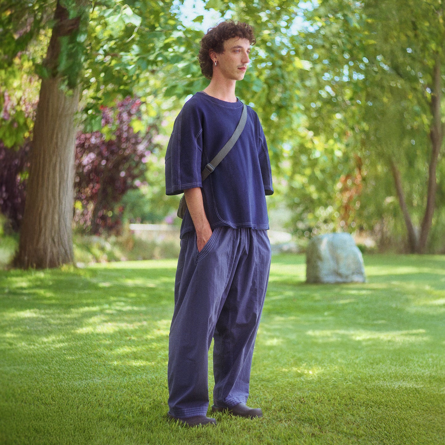 lightweight cosmos pants in dark