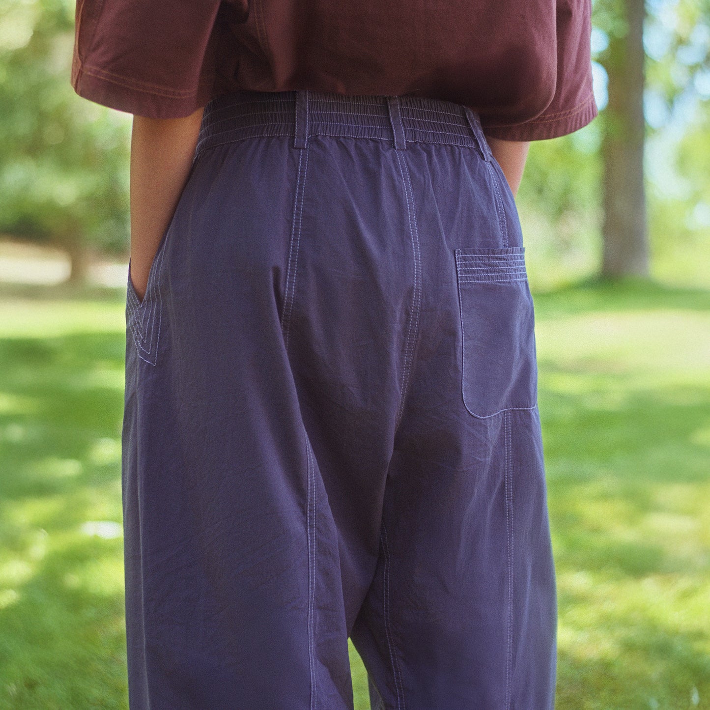 lightweight cosmos pants in dark