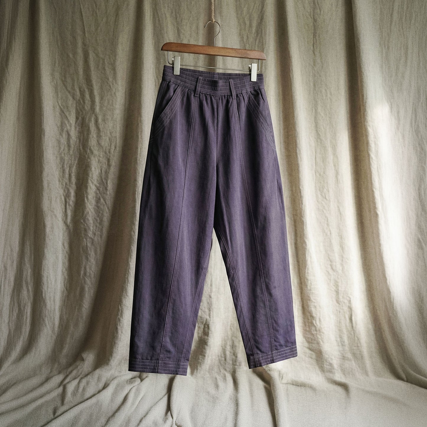 lightweight cosmos pants in dark