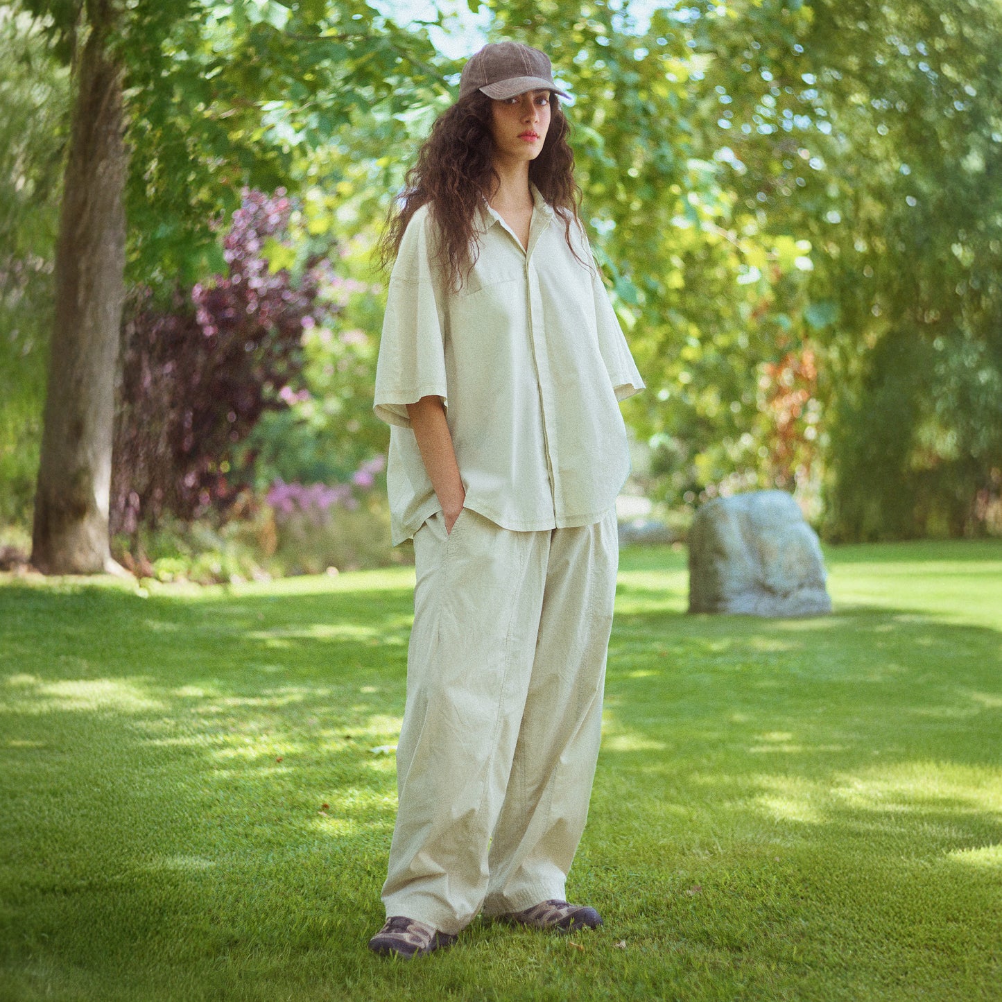 lightweight cosmos pants in light